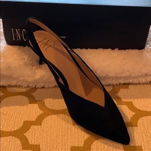 Black pumps, never worn